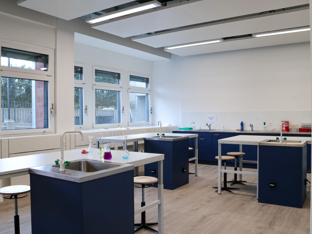 Academia International School - Basel.